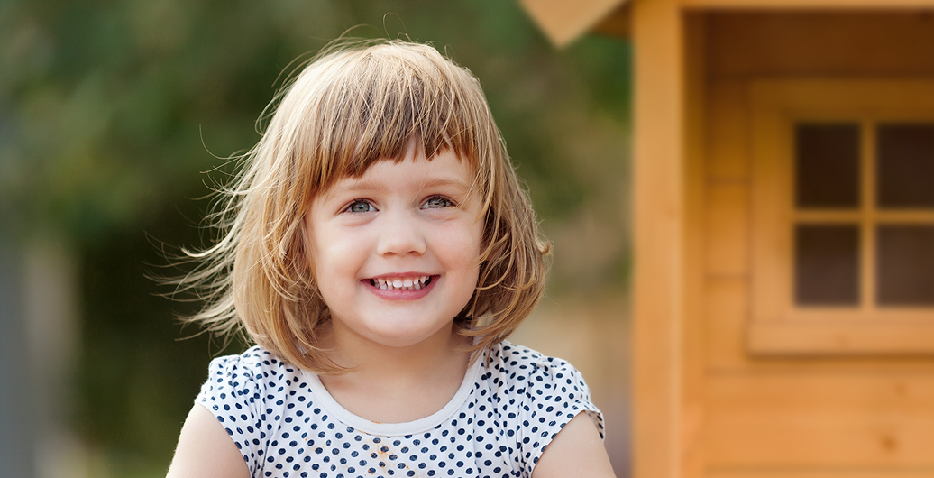 Детский домик во дворе